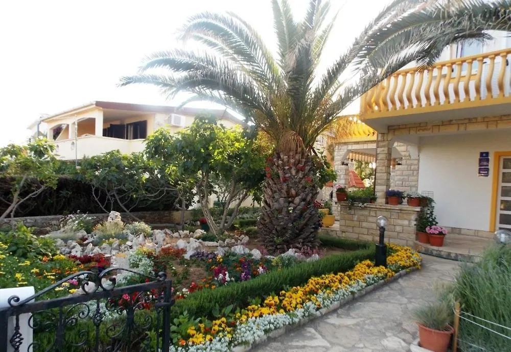 Big Terrace Apartment Vir