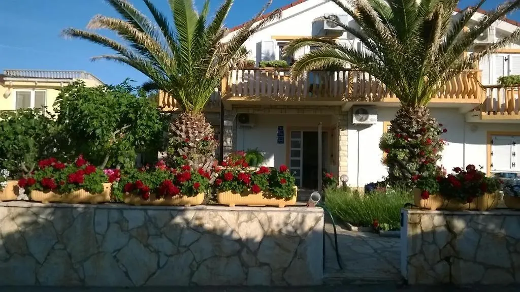 Big Terrace Apartment Vir