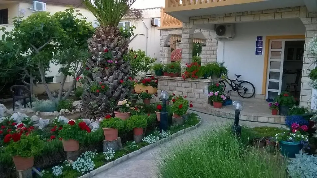 Big Terrace Apartment Vir