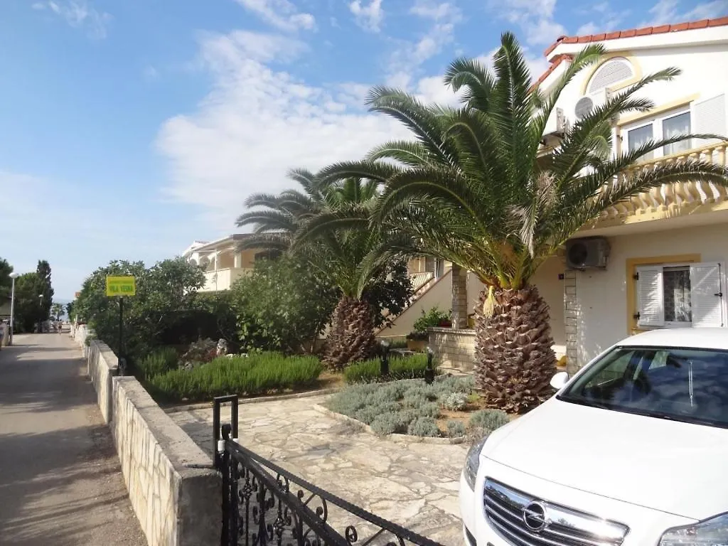 Big Terrace Apartment Vir