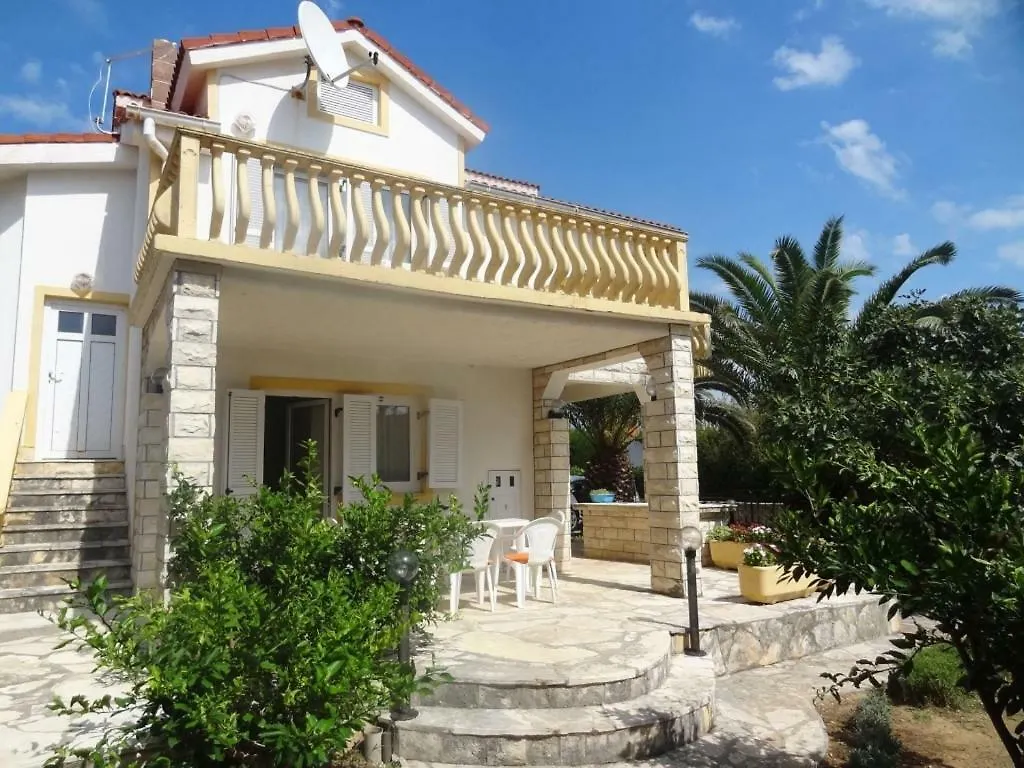 Big Terrace Apartment Vir 0*,
